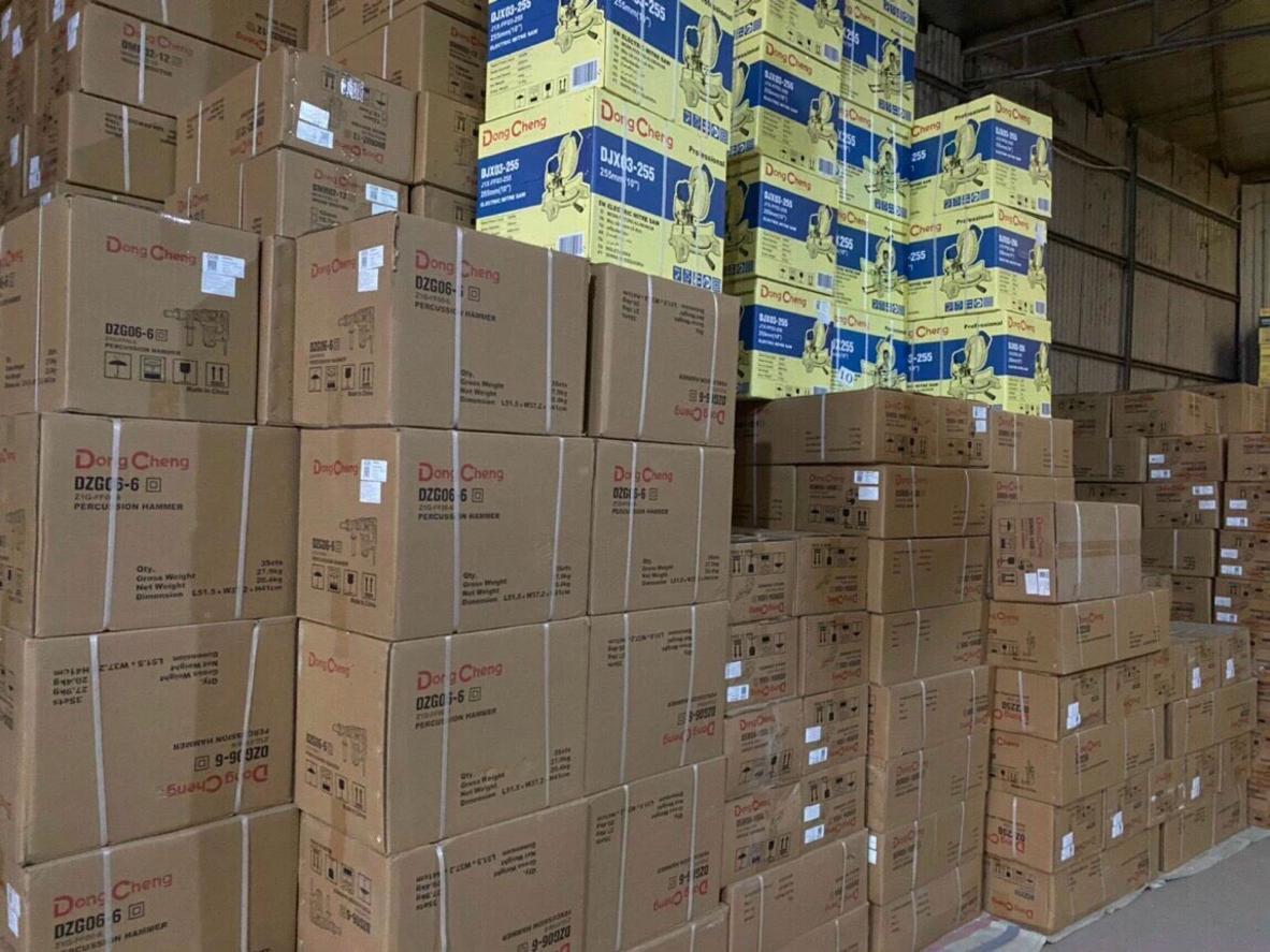 Lưỡi 180mm cắt sâu 60mm: minh họa đường cắt trên tấm gạch dày.