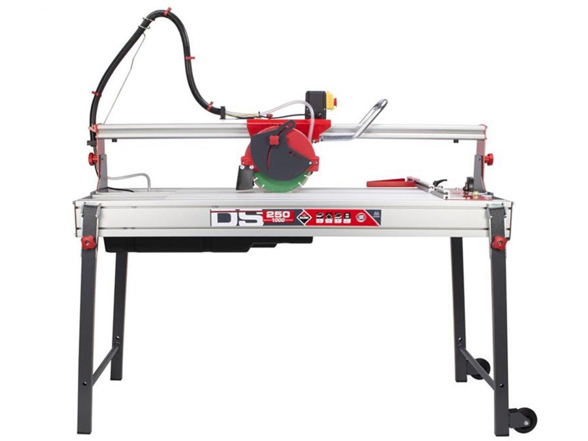 Động cơ 3 HP vận hành ổn định, phù hợp cắt granite dày 50 mm.