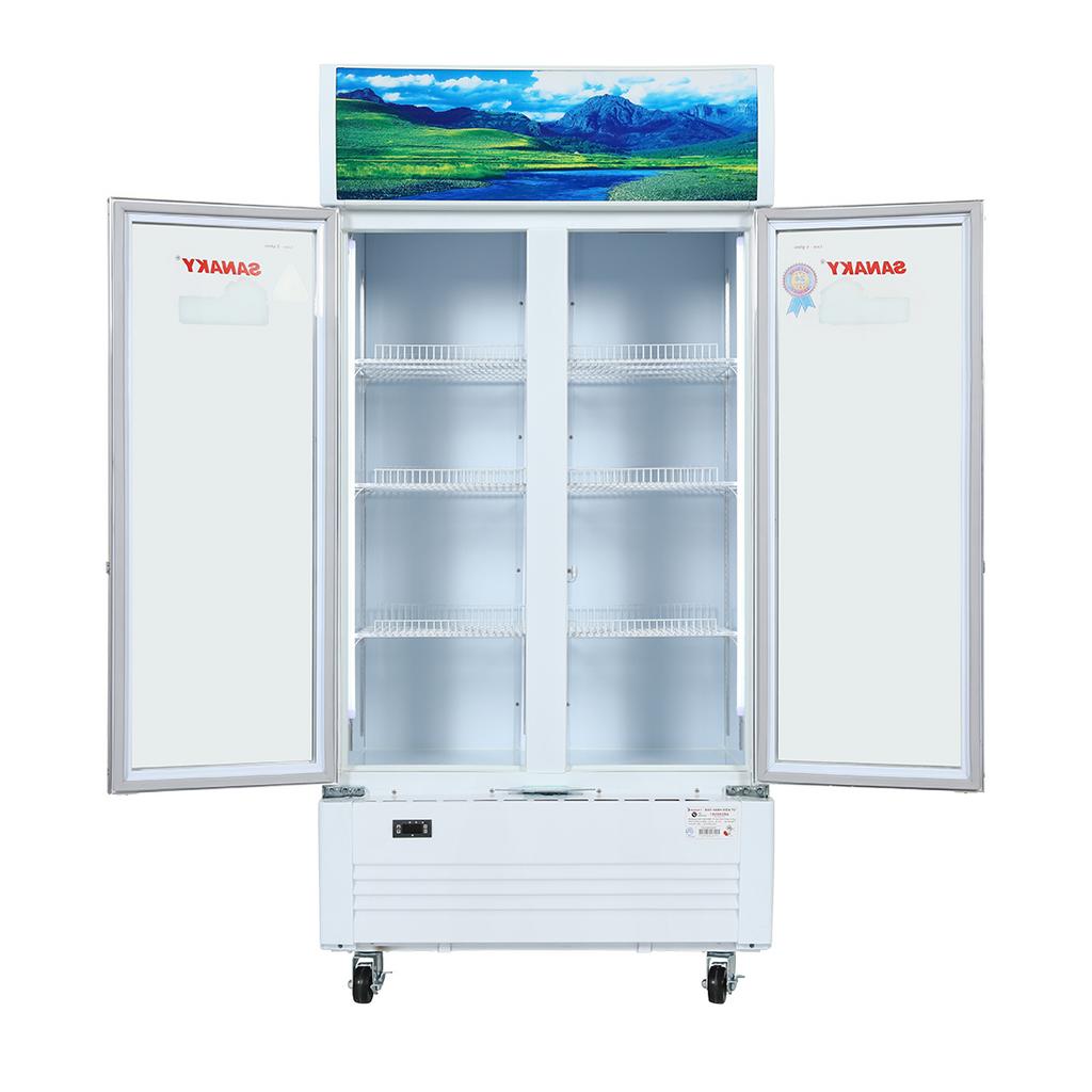 500L dùng được, kệ điều chỉnh và LED giúp trưng bày đa dạng hàng hóa.