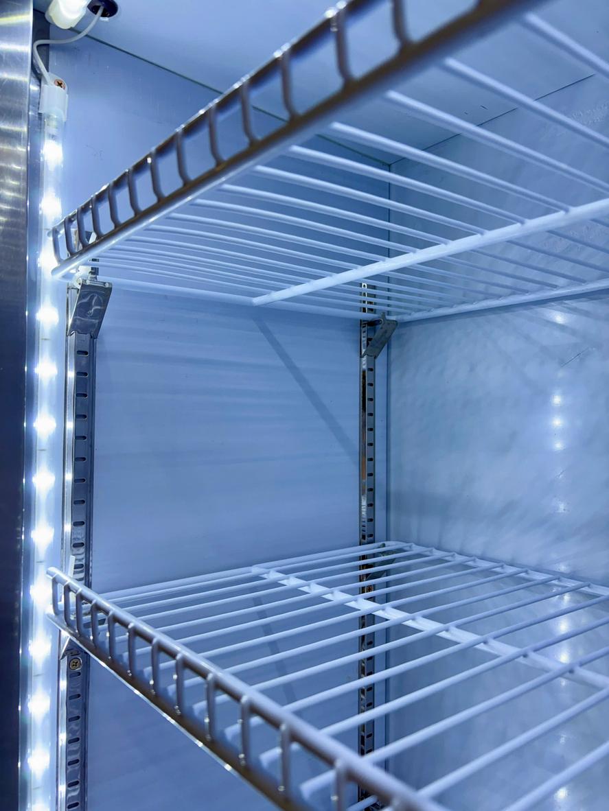 Dung tích lớn 968L — tối ưu cho siêu thị vừa.