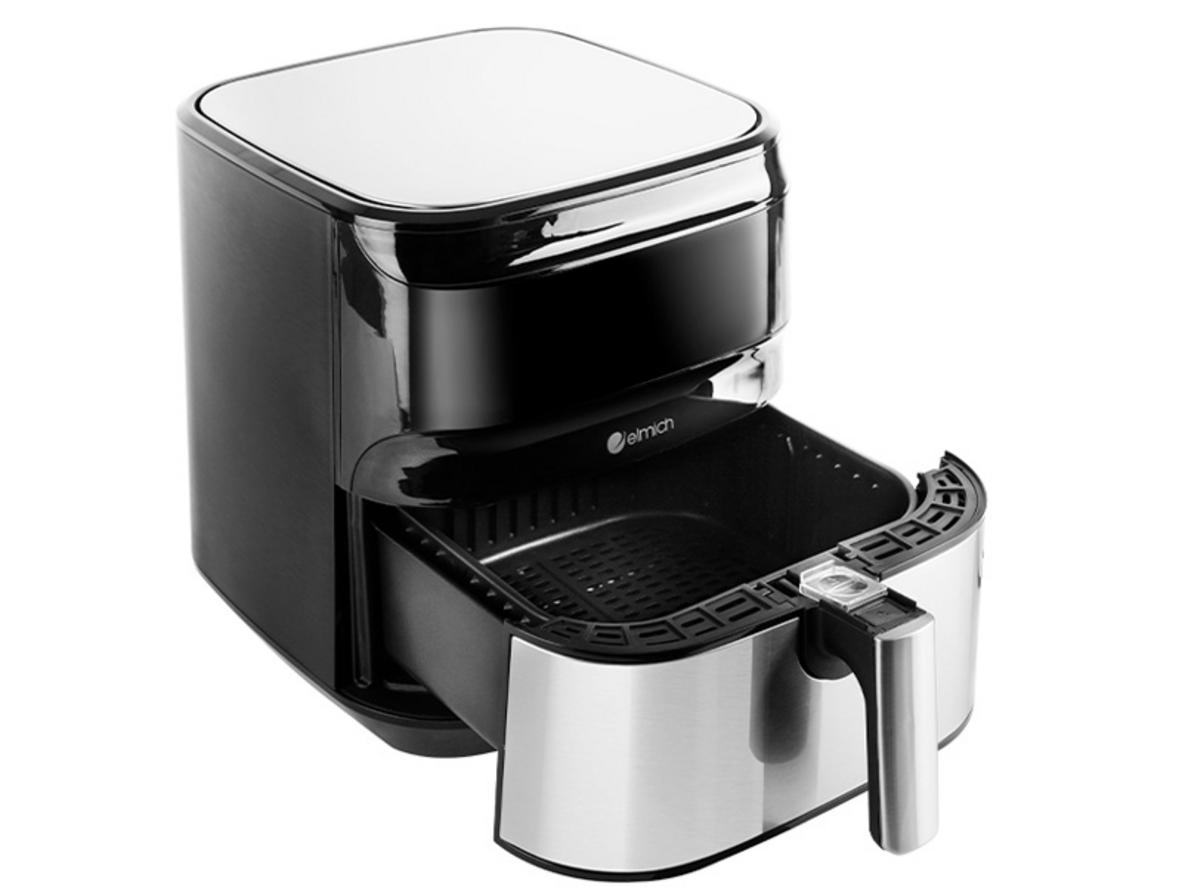 Bảng điều khiển cảm ứng và công suất mạnh mẽ