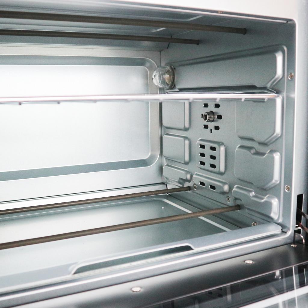 2000W + 100–230°C — điều khiển đơn giản, nướng nhanh.