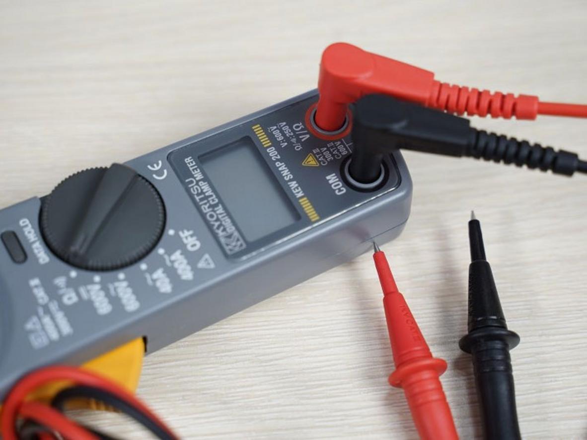 Hàm kẹp 30mm — tiếp cận nơi chật hẹp dễ dàng.