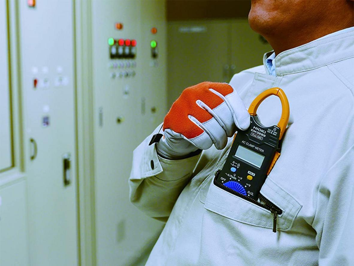 Hàm kẹp mỏng giúp đo trong tủ điện chật hẹp.