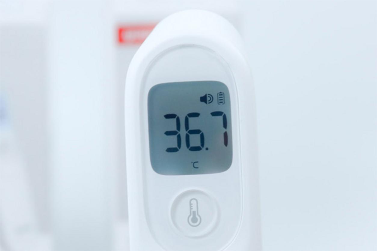 Đo không tiếp xúc trong 1 giây — phù hợp khi bé đang ngủ.