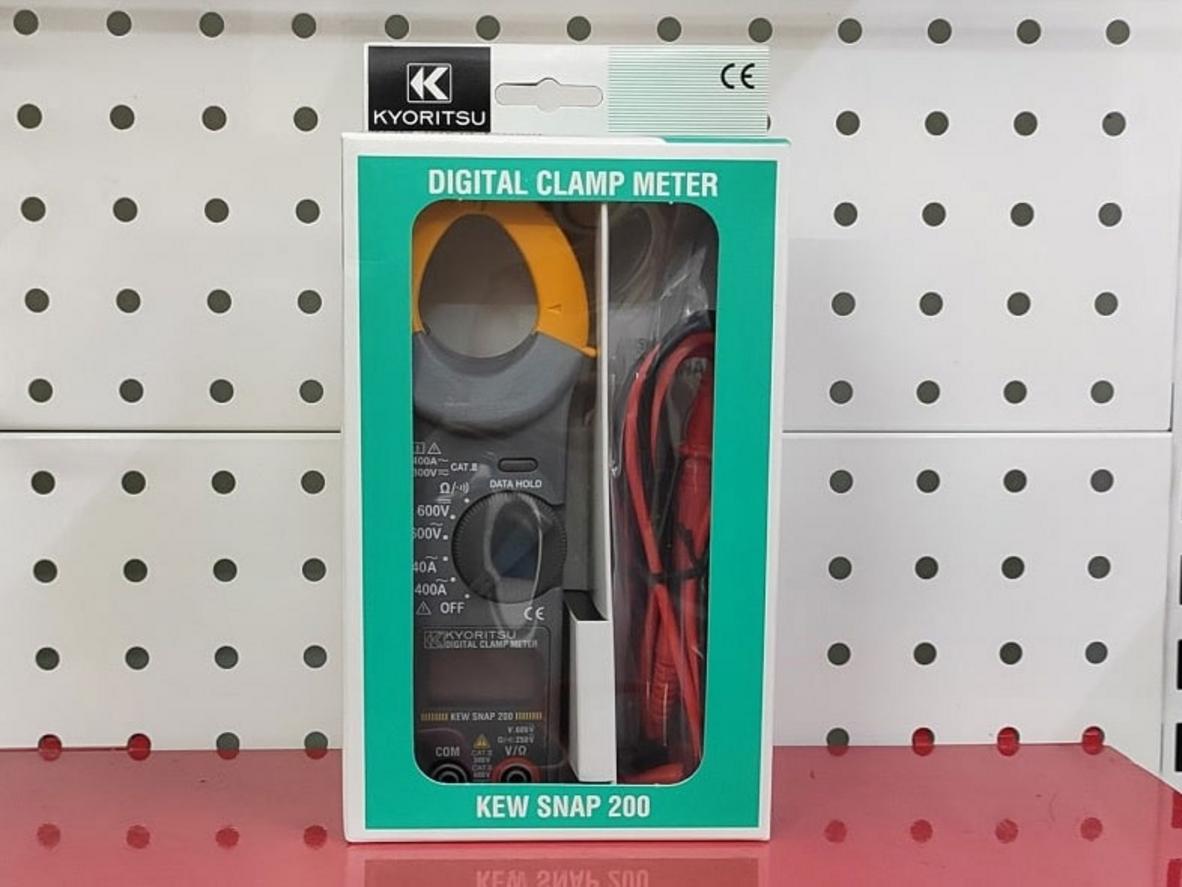 Đo dòng AC đến 400A — phù hợp motor và tủ điện.