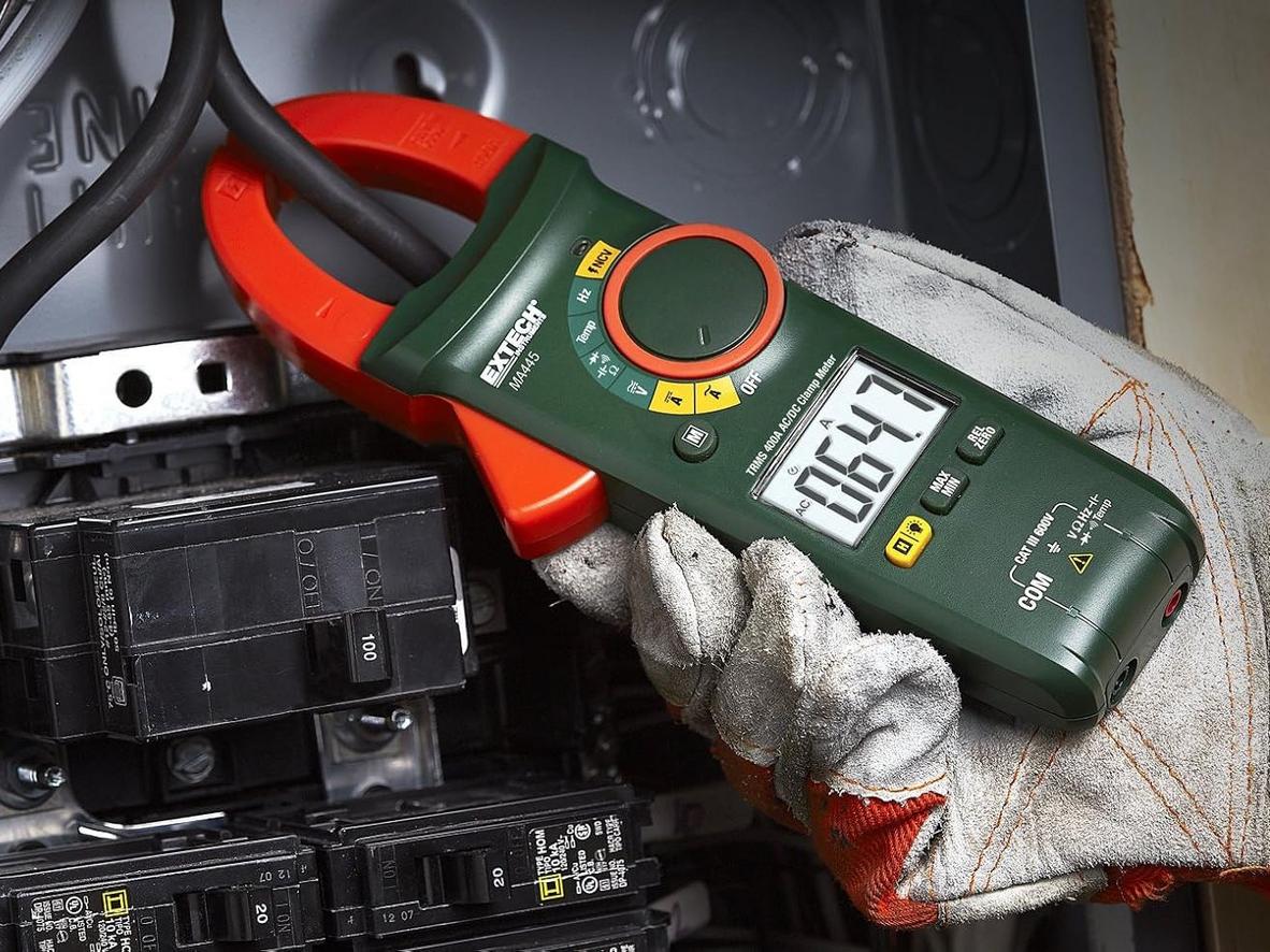 NCV + CAT III 600V giúp kiểm tra an toàn trong tủ điện.