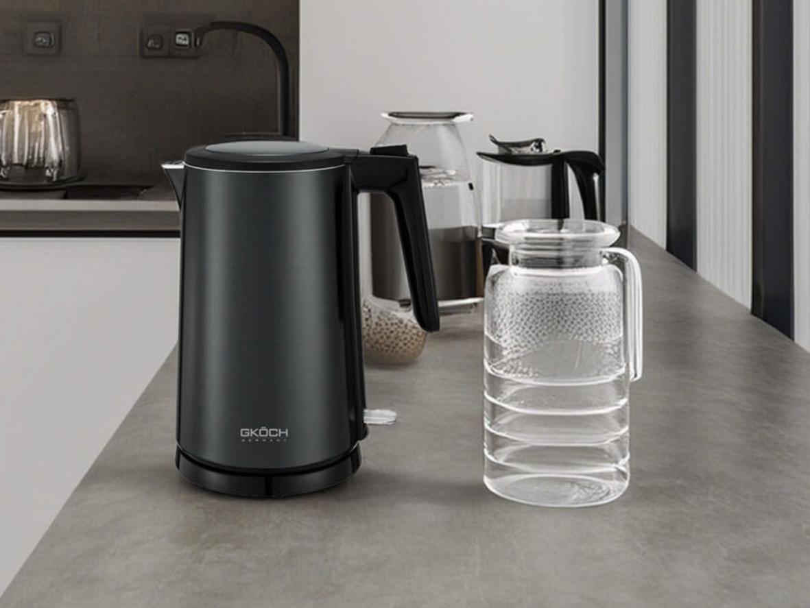 Dung tích 1.7L — đủ dùng cho gia đình nhỏ hoặc văn phòng.