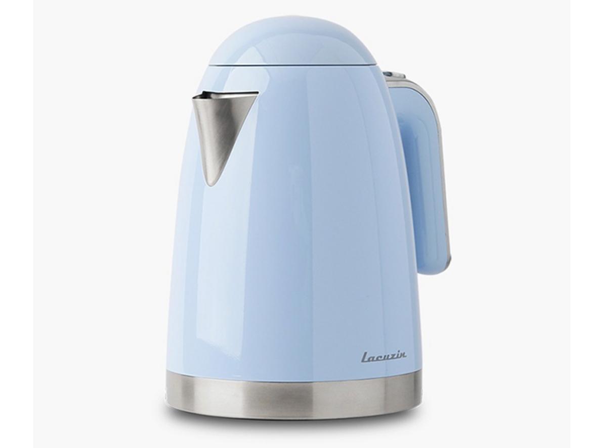 Vỏ hai lớp giữ thân mát (~55°C) khi nước sôi.