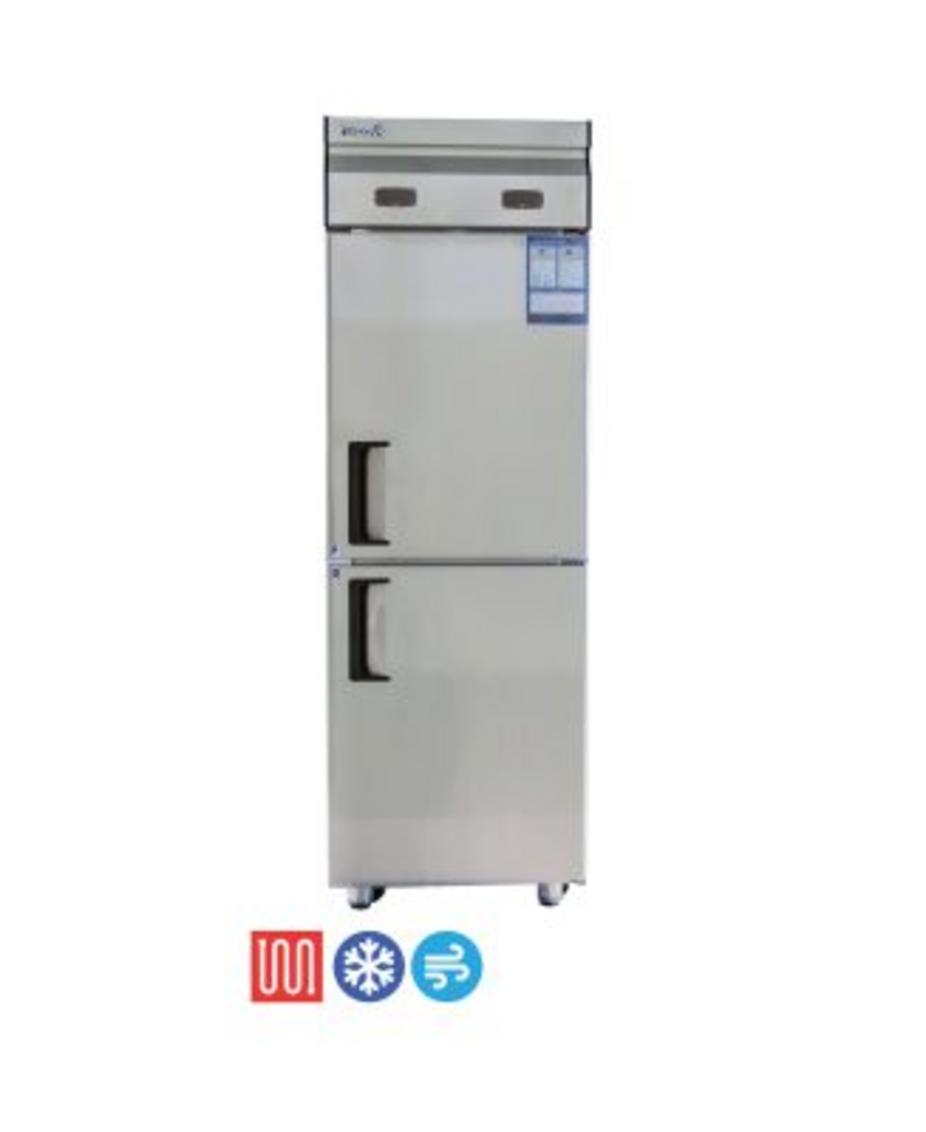 Tủ Happys HWA-25CFR đặt trong bếp quán ăn nhỏ — inox bền, 2 vùng đông/mát rõ ràng.