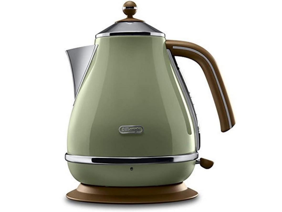Ấm đun nước Delonghi KBOV2001.GR — điểm nhấn vintage sang trọng cho gian bếp.