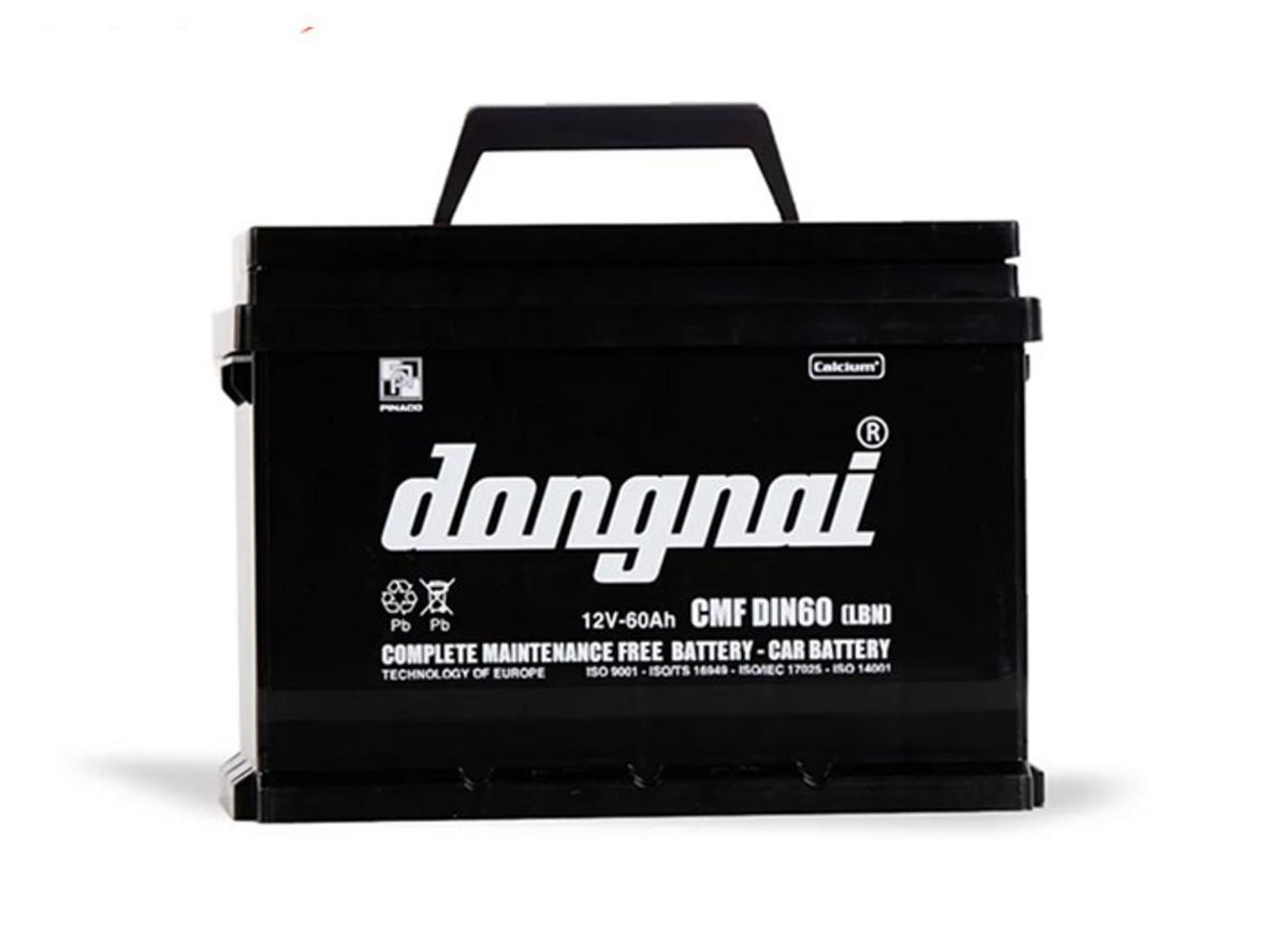 Ảnh thực tế Ắc quy Đồng Nai CMF DIN60-LBN trên xe - nhãn chính hãng và mắt thần rõ ràng.