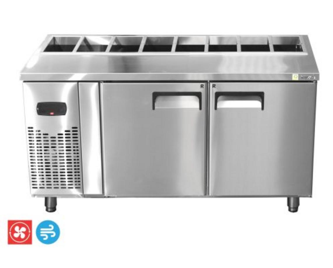 Hero: Tủ Bàn Salad HWI-1500SH trưng bày và bảo quản rau tươi tại quầy café.