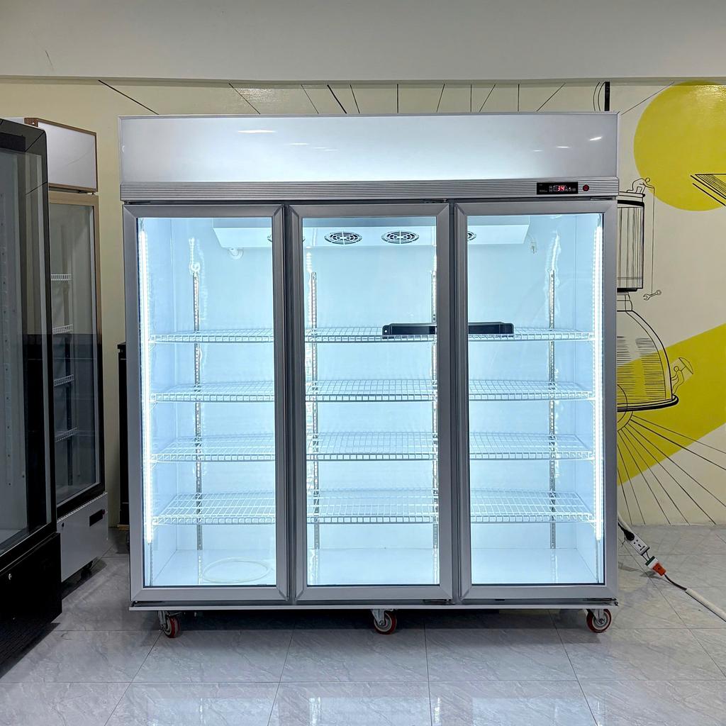 Tủ mát 3 cánh Lightcool LS-1200F trưng bày chuyên nghiệp cho siêu thị và nhà hàng.
