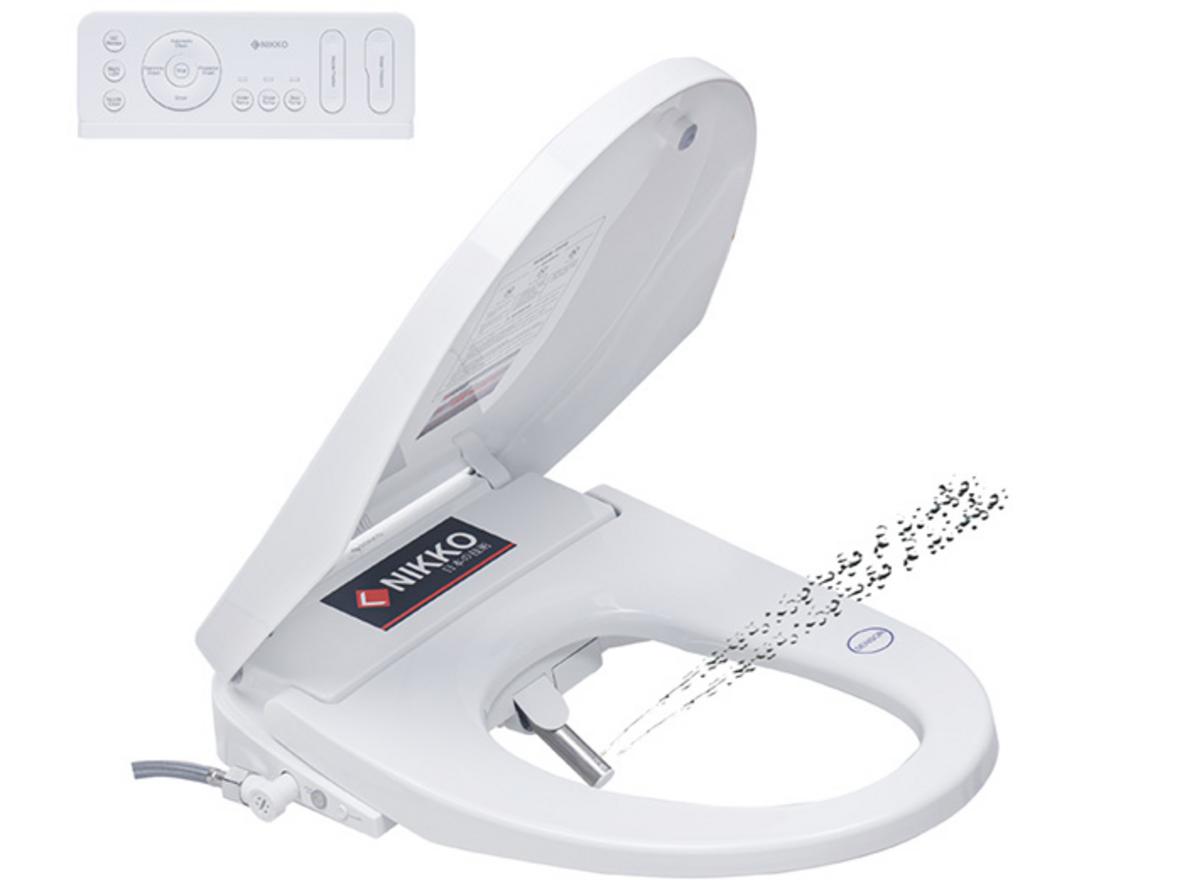 Nikko P79072 lắp trên bồn cầu chữ V — trải nghiệm vệ sinh như spa tại nhà.