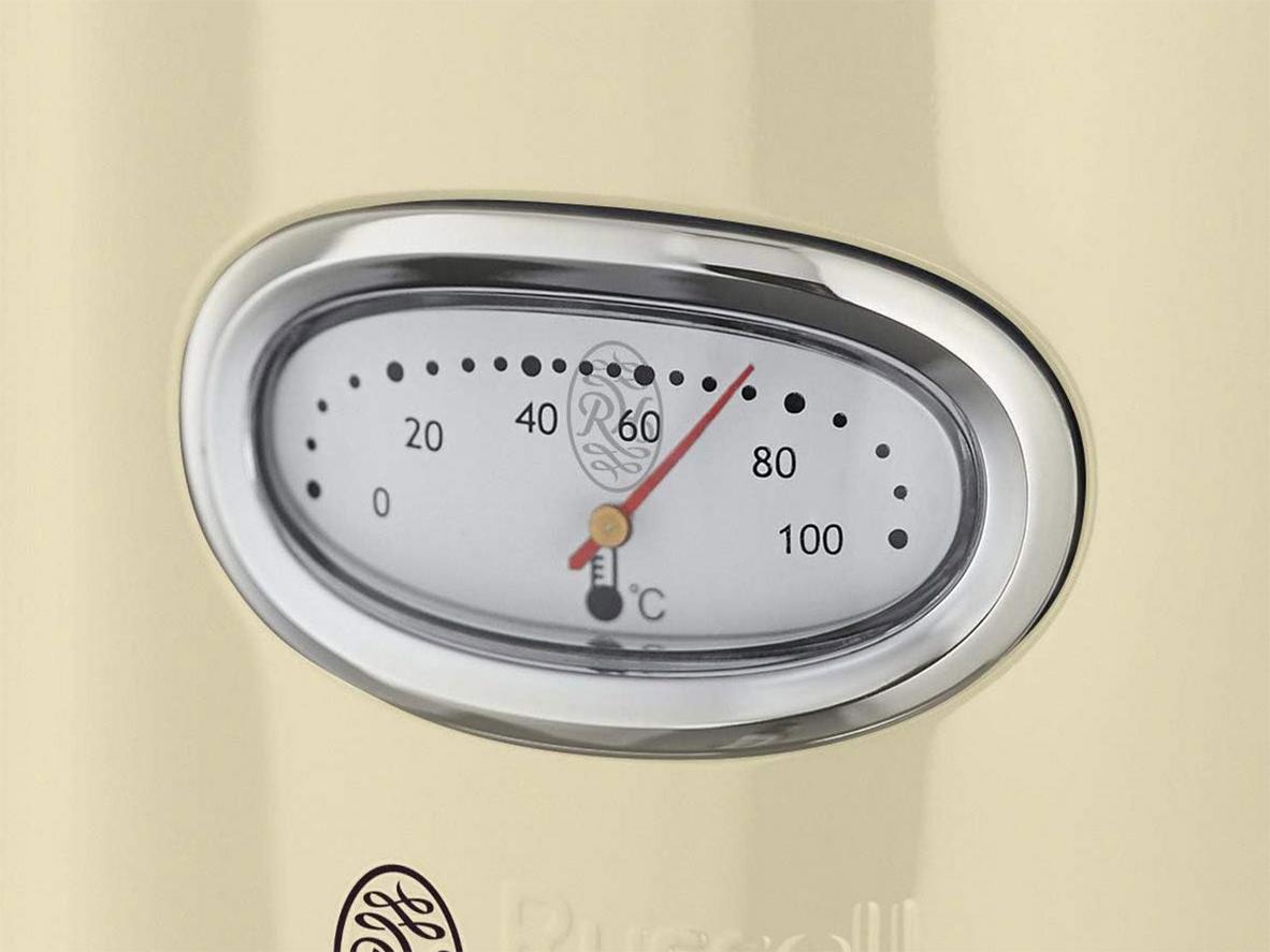 Ấm đun Russell Hobbs 21672-70 Retro — thiết kế cổ điển, đun nhanh, điểm nhấn cho bếp.