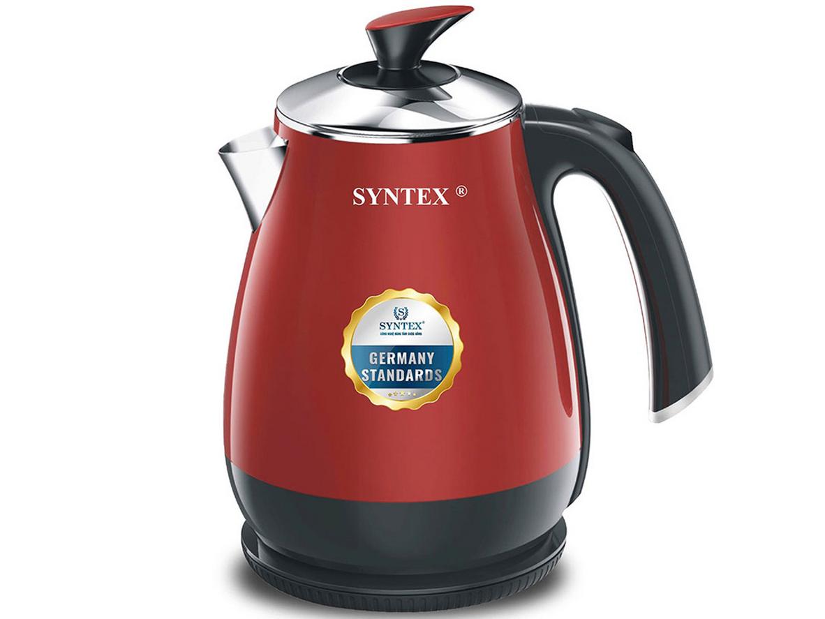 Ấm Syntex SA-1822 trên quầy bếp hiện đại — đun nhanh, bề mặt inox sáng bóng.