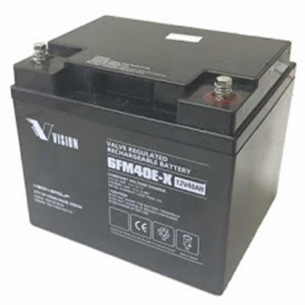 Hình ảnh thực tế Ắc quy Vision 6FM40E-X (hiển thị tem chính hãng & kích thước tương đối).