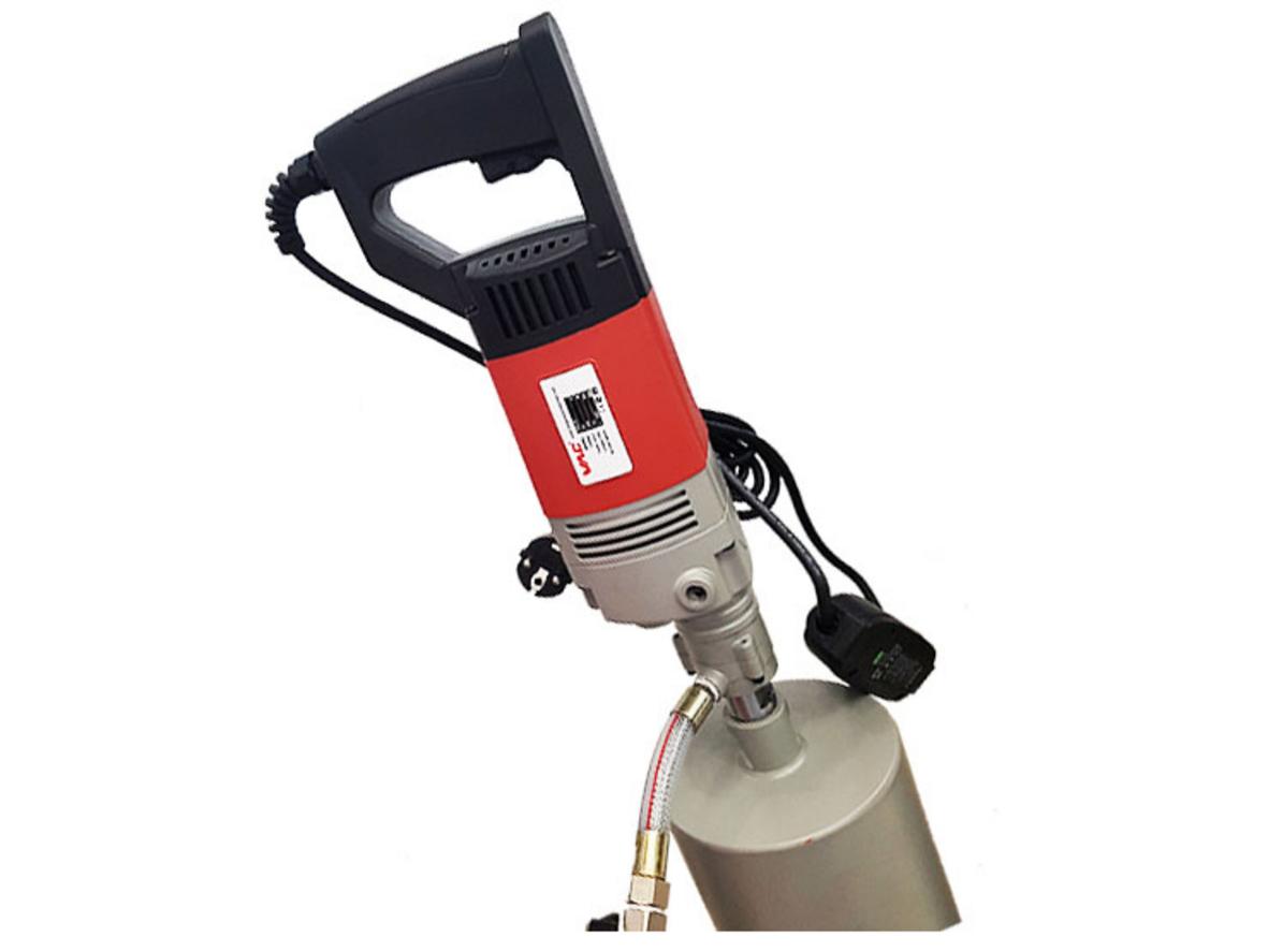 Công suất 1.980W giúp khoan nhanh, tiết kiệm thời gian