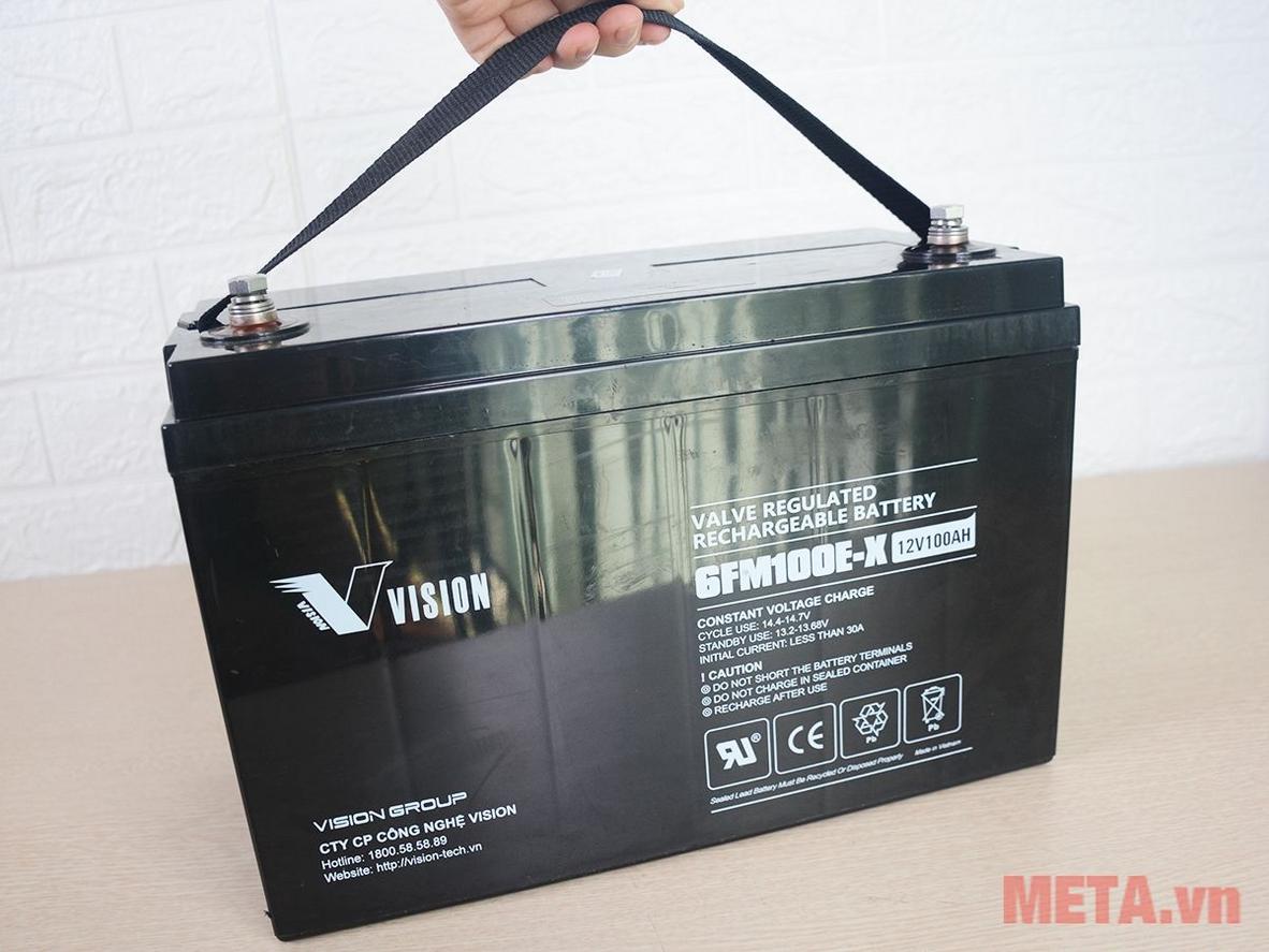 Kích thước & trọng lượng phù hợp cho tủ UPS tiêu chuẩn — lưu ý an toàn khi lắp đặt.