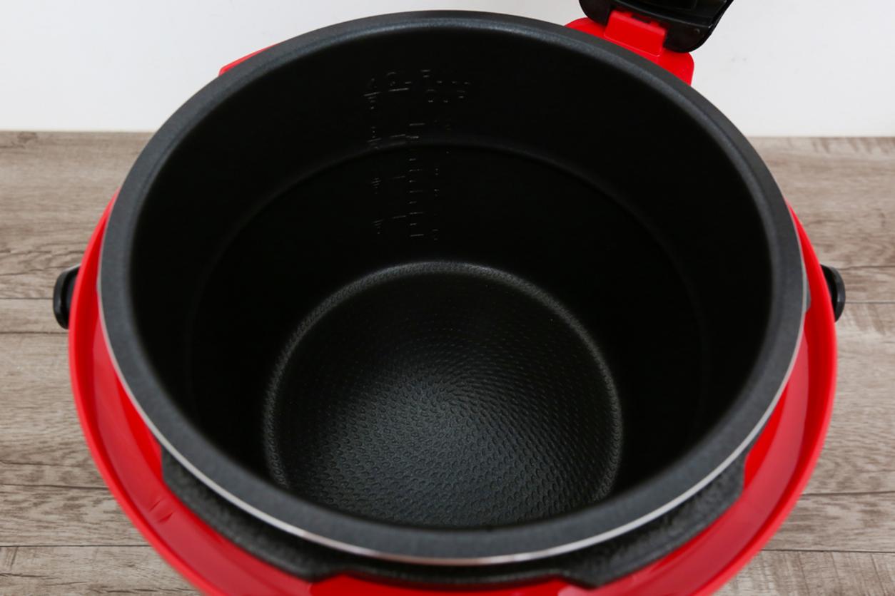 Lòng nồi chống dính, dễ vệ sinh