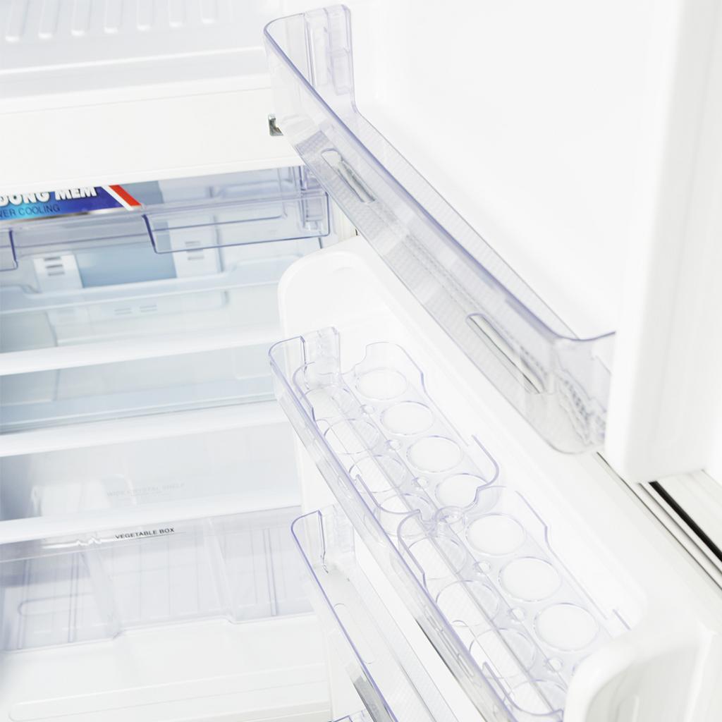 Khay kính cường lực bền bỉ, dễ vệ sinh và chịu tải lớn.