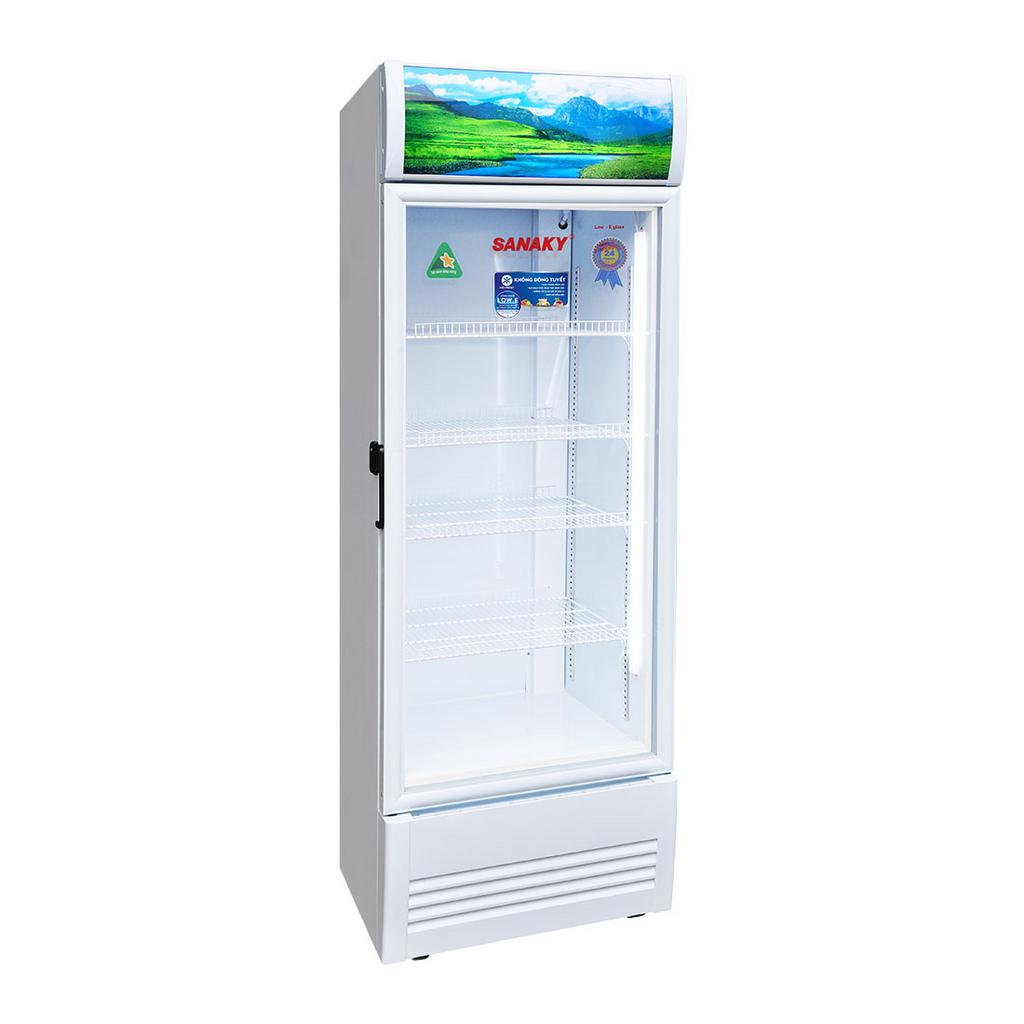 Cửa kính Low‑E và đèn LED giúp trưng bày sản phẩm rõ nét, giảm đọng sương.