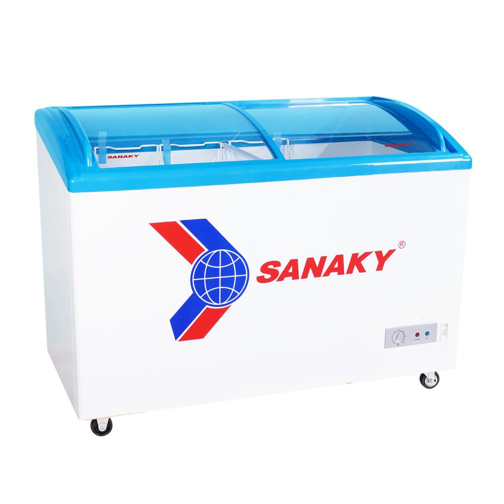 Dàn lạnh nhôm và làm lạnh 360° của VH-482K giúp hơi lạnh phân bố đều, bảo quản tốt hơn, ít đóng tuyết than bình thường hơn tiếp xúc trực quan với nội dung sản phẩm trong tủ, imagePrompt: A close-up of aluminum cooling coil and internal fan distributing cold air in the chest freezer, with frost forming evenly on products, high-detail, studio lighting.