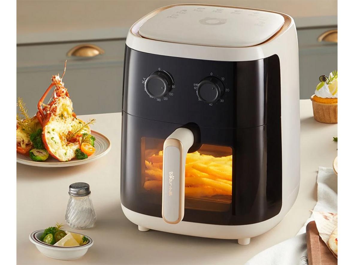 Lòng nồi chống dính và cửa kính giúp vệ sinh & quan sát dễ dàng