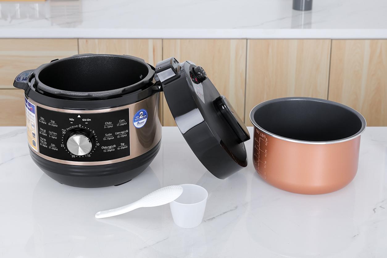 Lòng nồi hợp kim nhôm dày ~1.5 mm, phủ chống dính