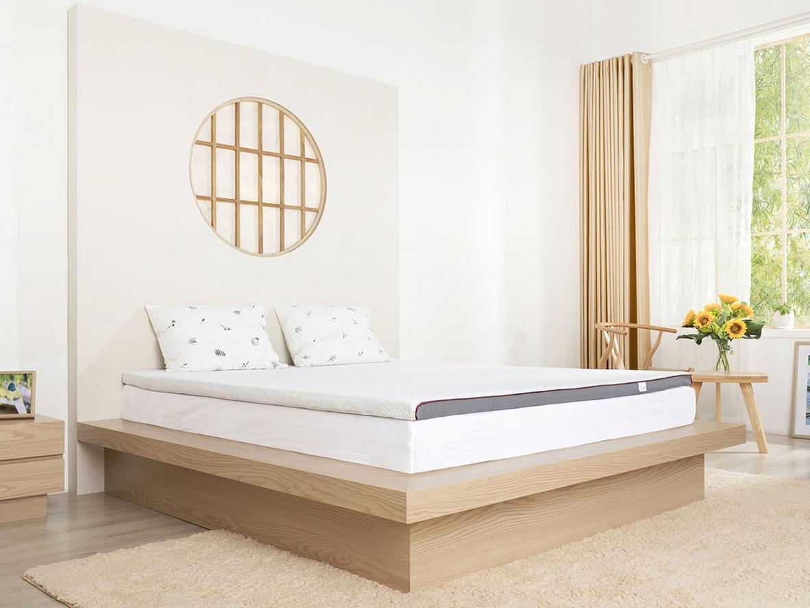 Áo Lotus kháng nước — chống tràn, dễ tháo và giặt.