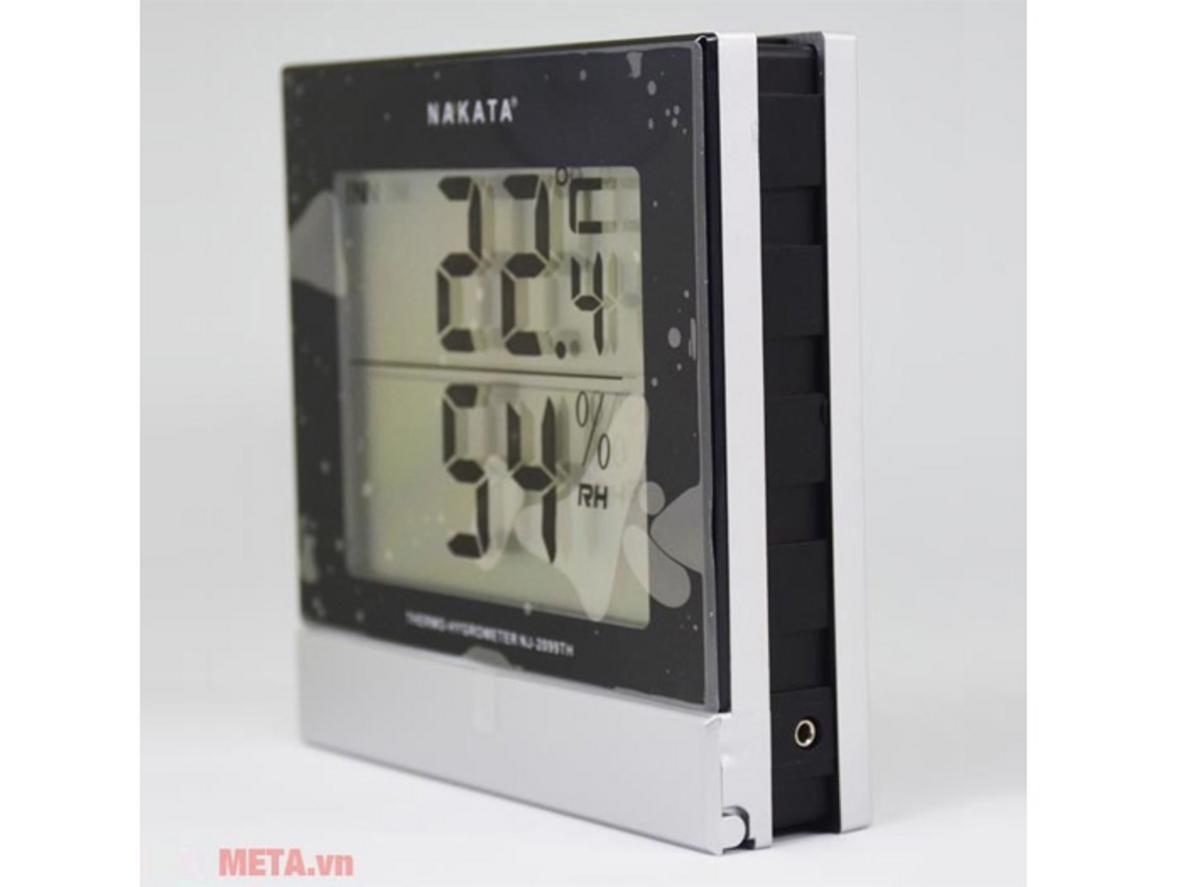 Màn hình rõ ràng, nút thao tác trực quan — phù hợp mọi lứa tuổi.