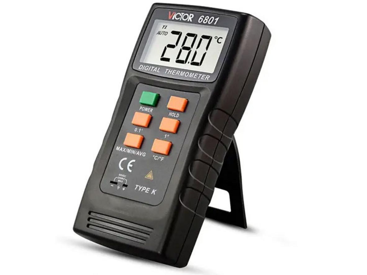 LCD 3½ chữ số với Data Hold — đọc dễ dàng.