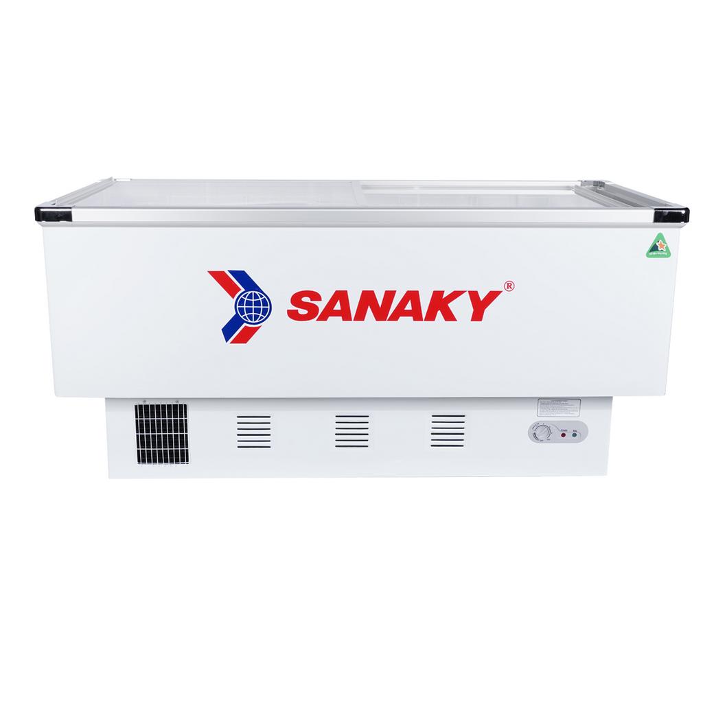 Mặt kính cường lực 2 cánh lùa giúp trưng bày rõ ràng Hình minh họa tủ mở nửa cánh, khách hàng chọn sản phẩm.