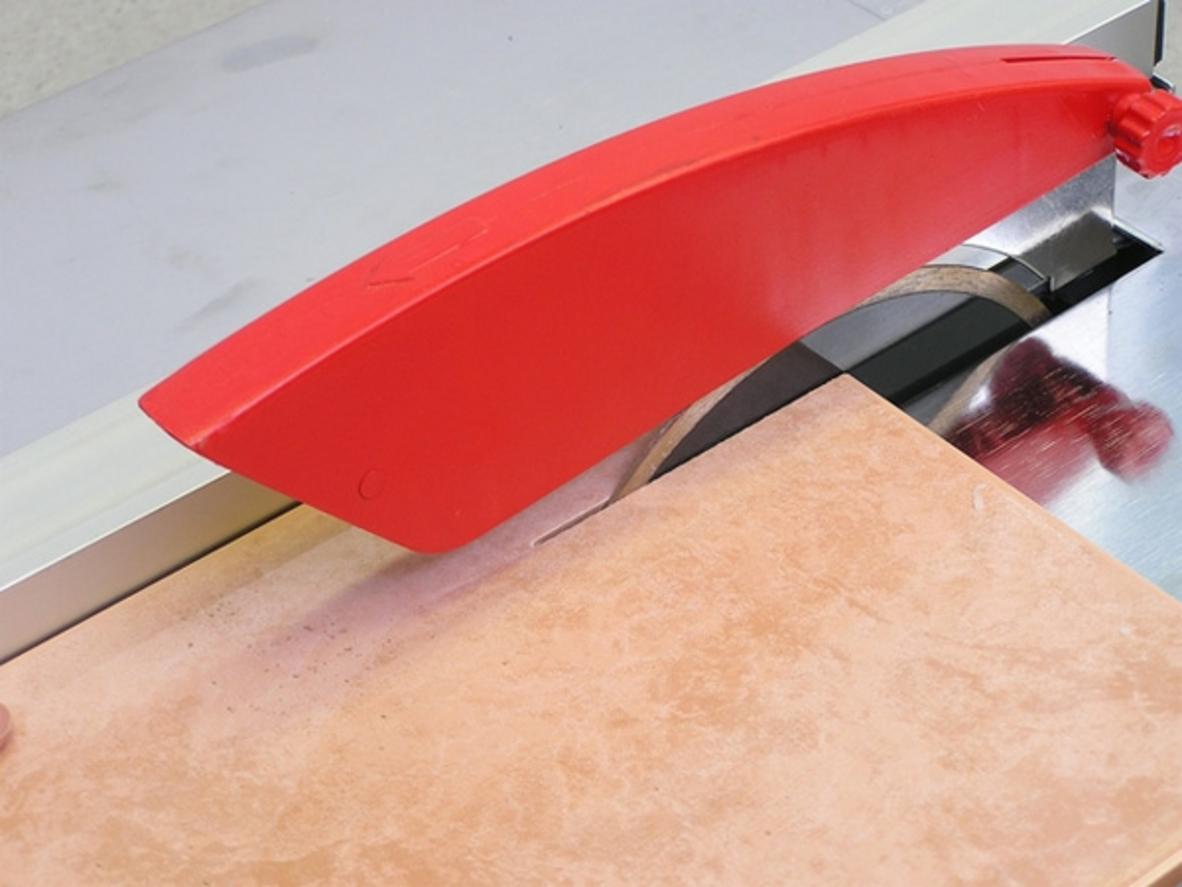 Hệ thống nước và cắt 45 độ trên Rubi ND-180