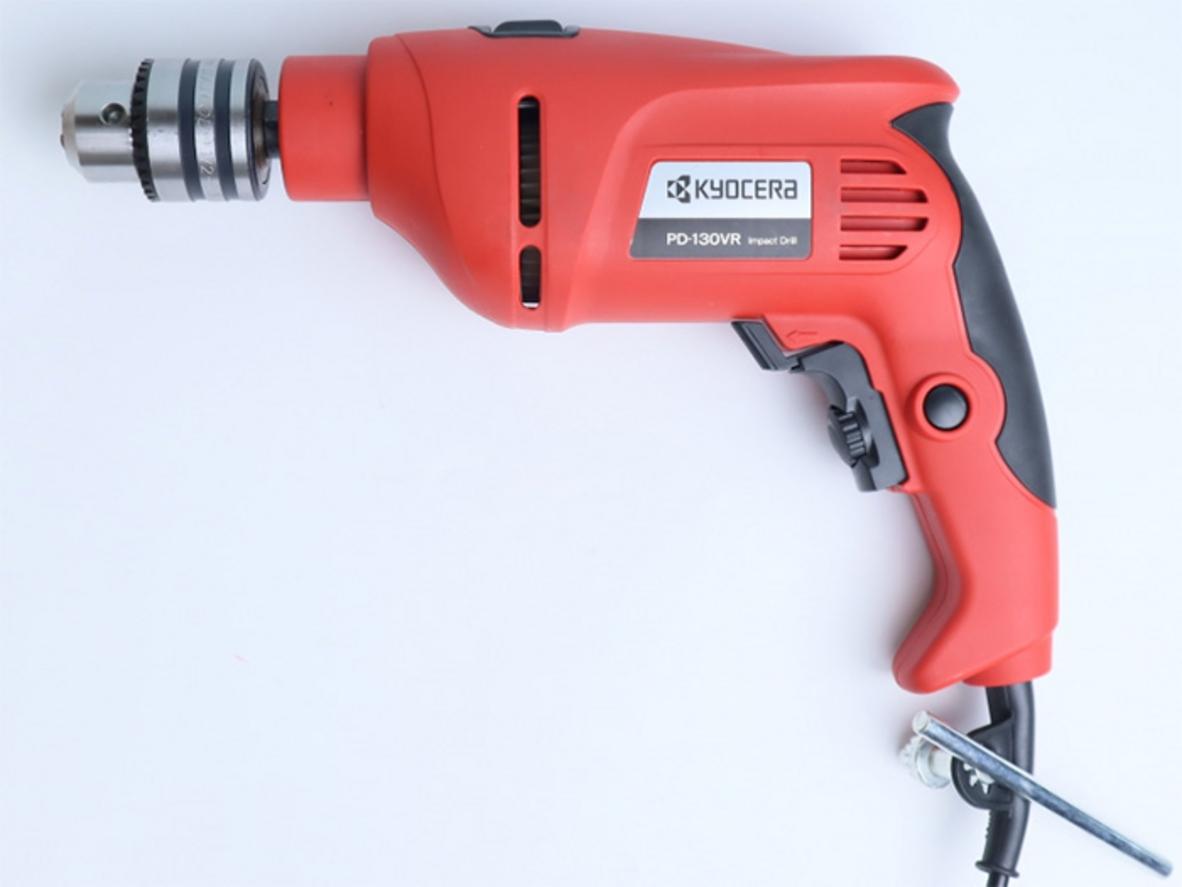 Công suất 650W và tốc độ đập cao giúp khoan nhanh