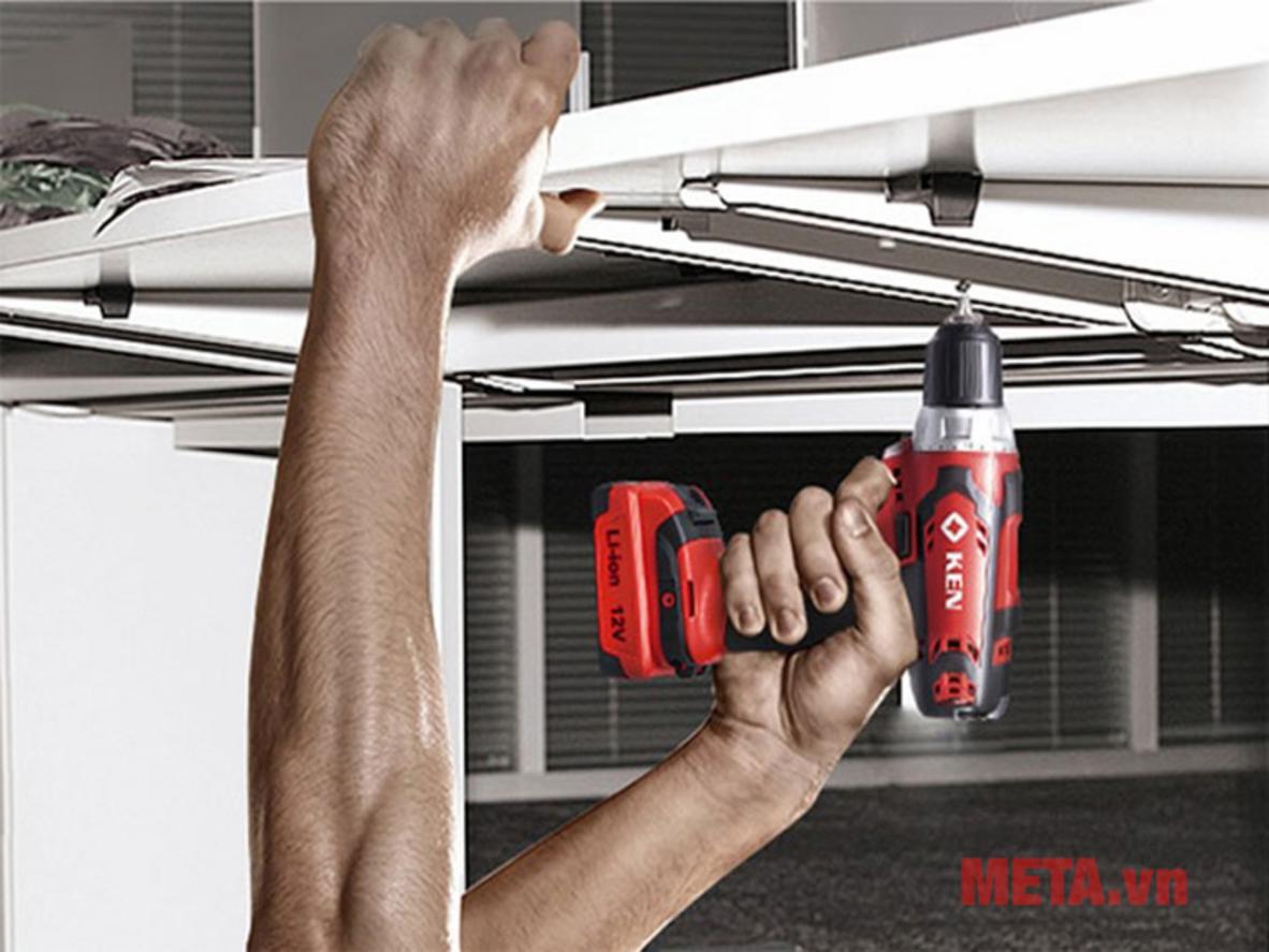 Thiết kế gọn nhẹ & Đèn LED tích hợp