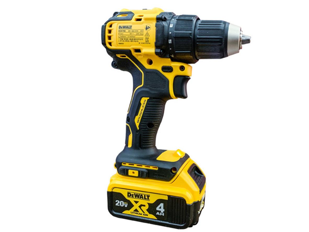 Tổng quan Máy khoan pin 18V DeWallt DCD708M1