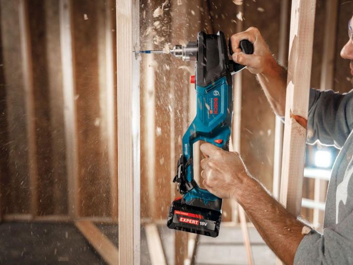 Mô-men xoắn cao giúp khoan lỗ lớn và vặn vít khỏe