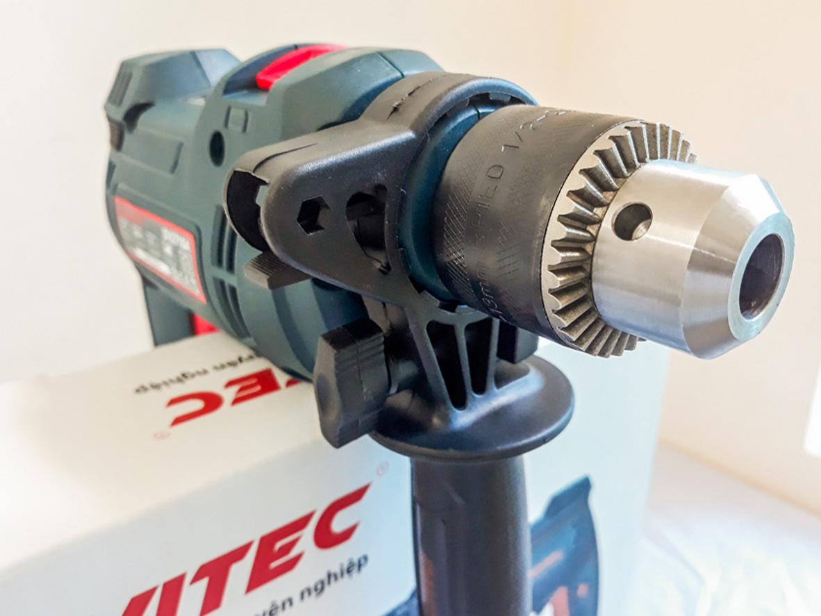 Mô tơ chổi than và vỏ nhựa cách điện