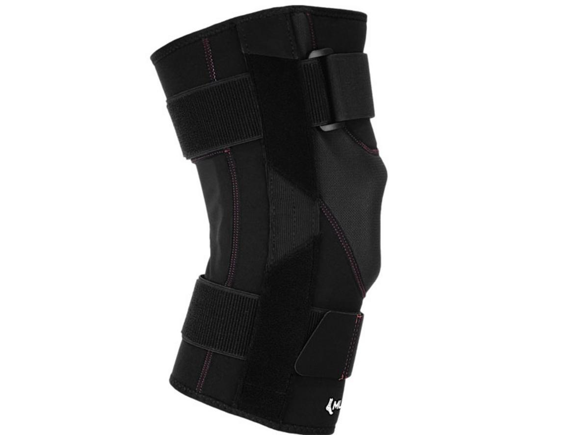 Thanh lò xo thép hai bên giúp ổn định chuyển động ngang