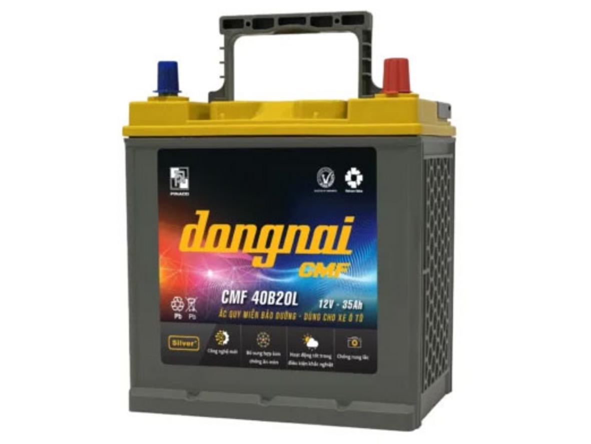 Nắp 2 lớp và mắt thần trên Ắc quy Đồng Nai CMF 40B20L.