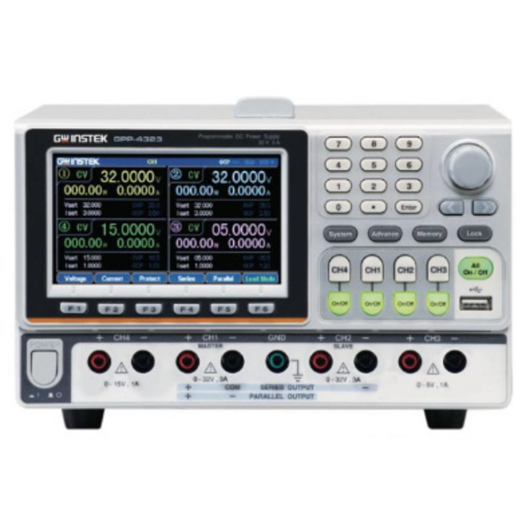 GPP-4323 trên bàn thí nghiệm — đa kênh, tải tích hợp và giao tiếp LAN/USB.