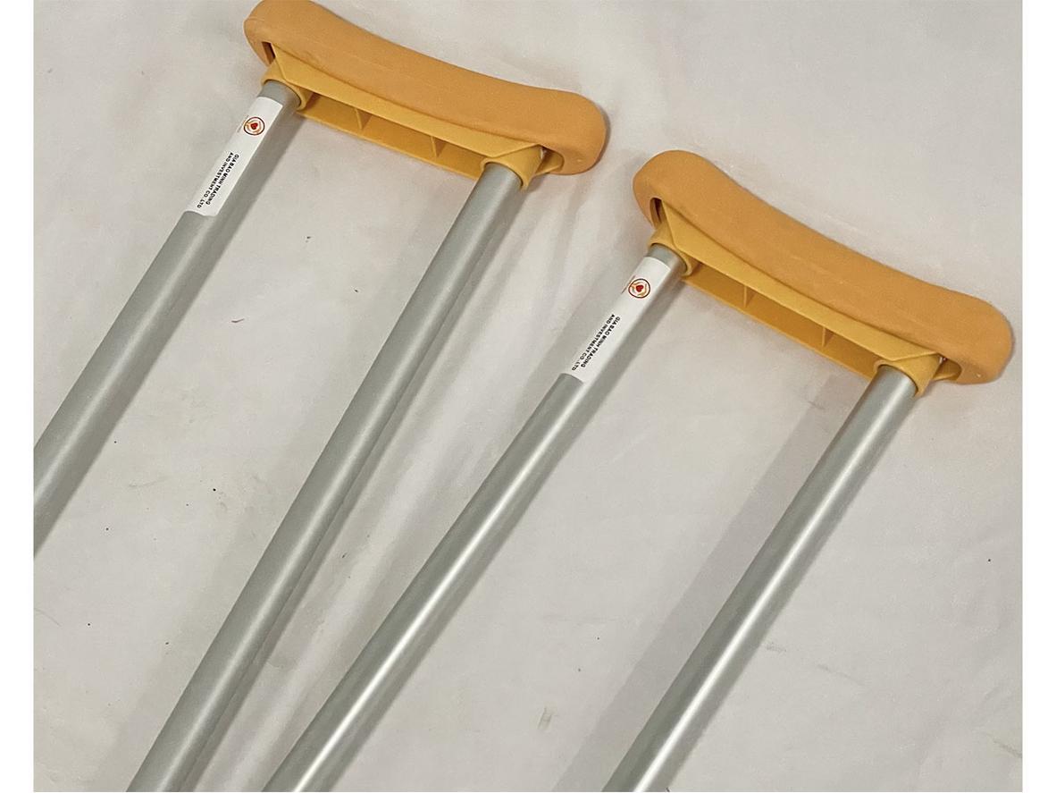 Khung nhôm siêu nhẹ — dễ cầm, bền bỉ.