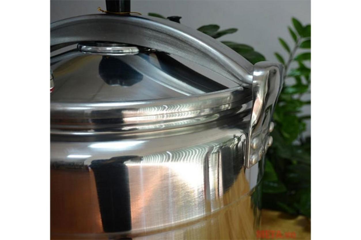 Dung tích 33 lít — phù hợp cho quán ăn nhỏ và bếp tập thể