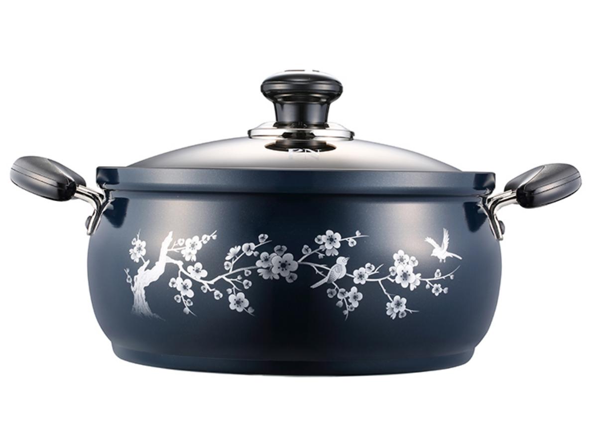 Dung tích 4.7L, dùng được trên bếp từ