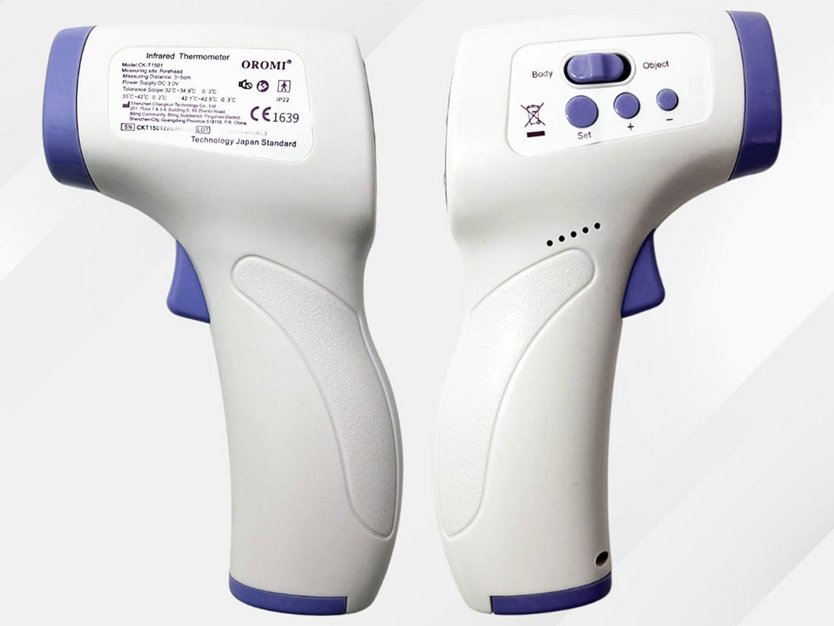 Một máy, nhiều công dụng: đo trán cho người và đo vật thể như sữa, nước tắm.