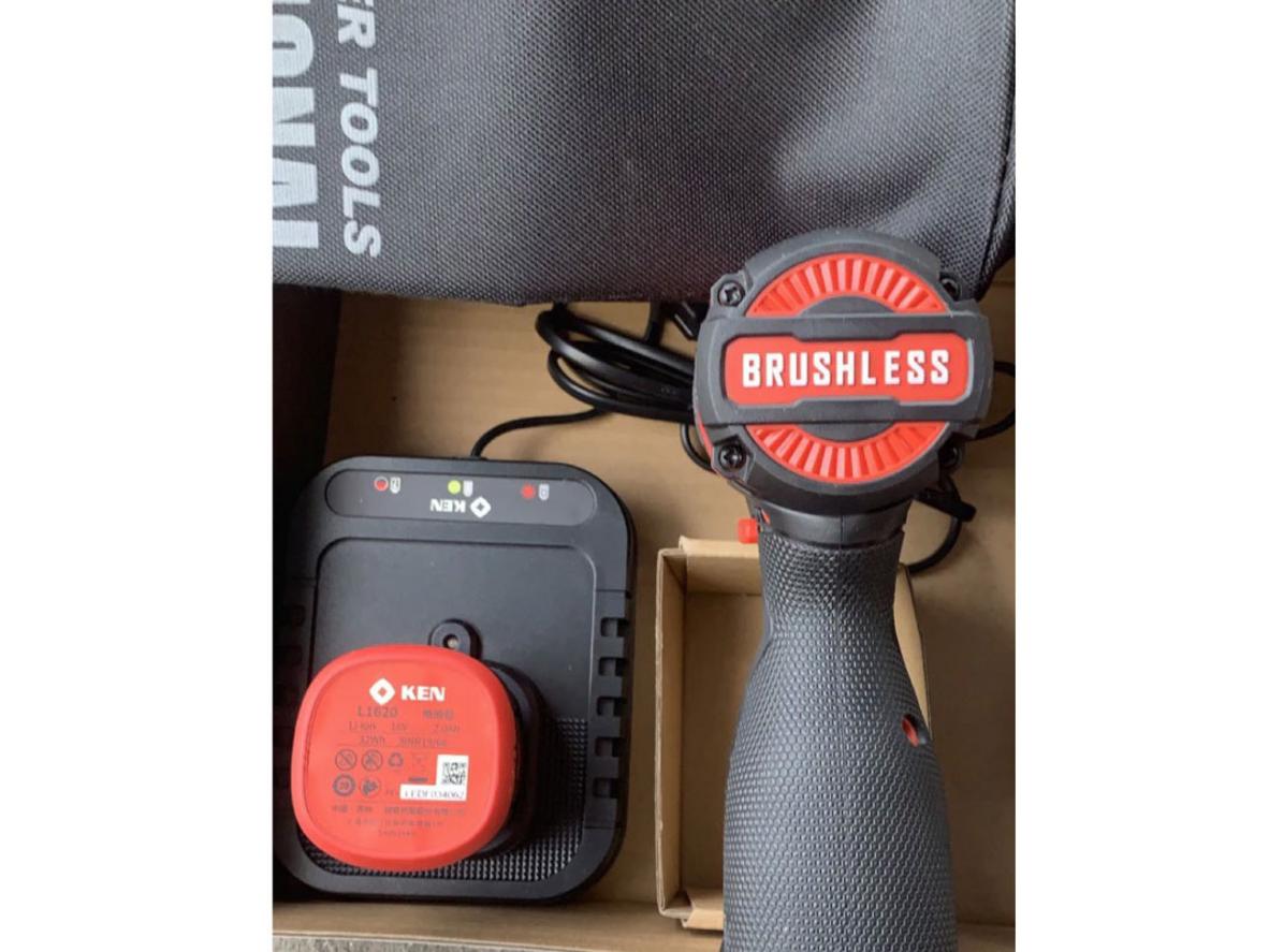 Bộ 2 pin 16V 2.0Ah và sạc nhanh