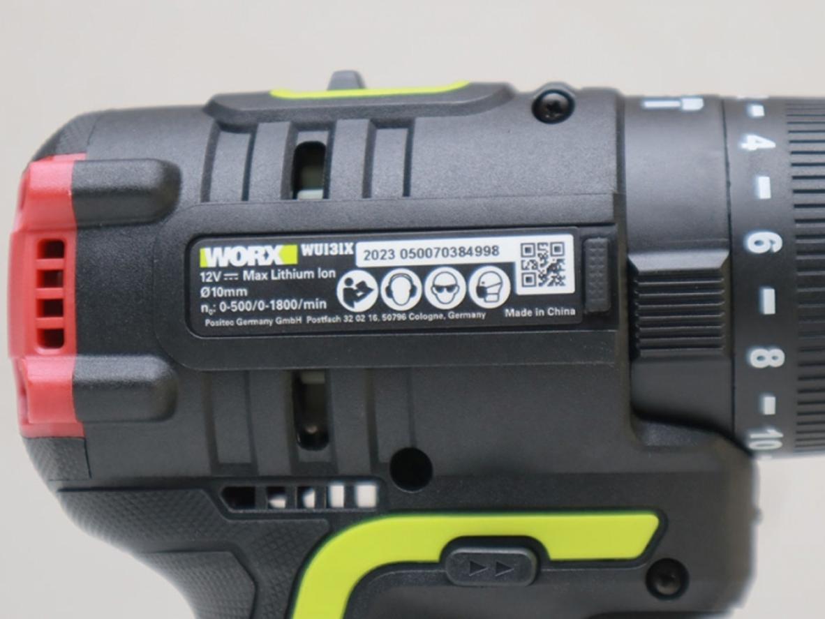 Bộ pin 2x2Ah và sạc kèm