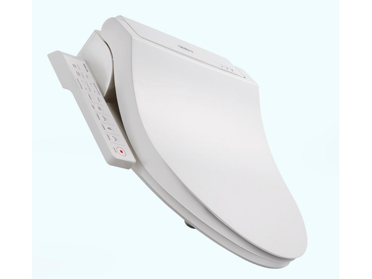 Sưởi ấm bệ ngồi 55W và bộ làm nóng nước ~600W — ấm an toàn cho cả gia đình.